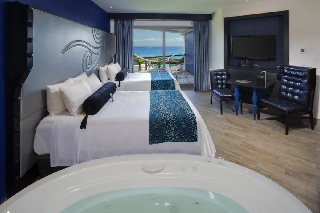 Rock Suite Two Bedroom Oceanfront with Personal Assistant - Twin Bed