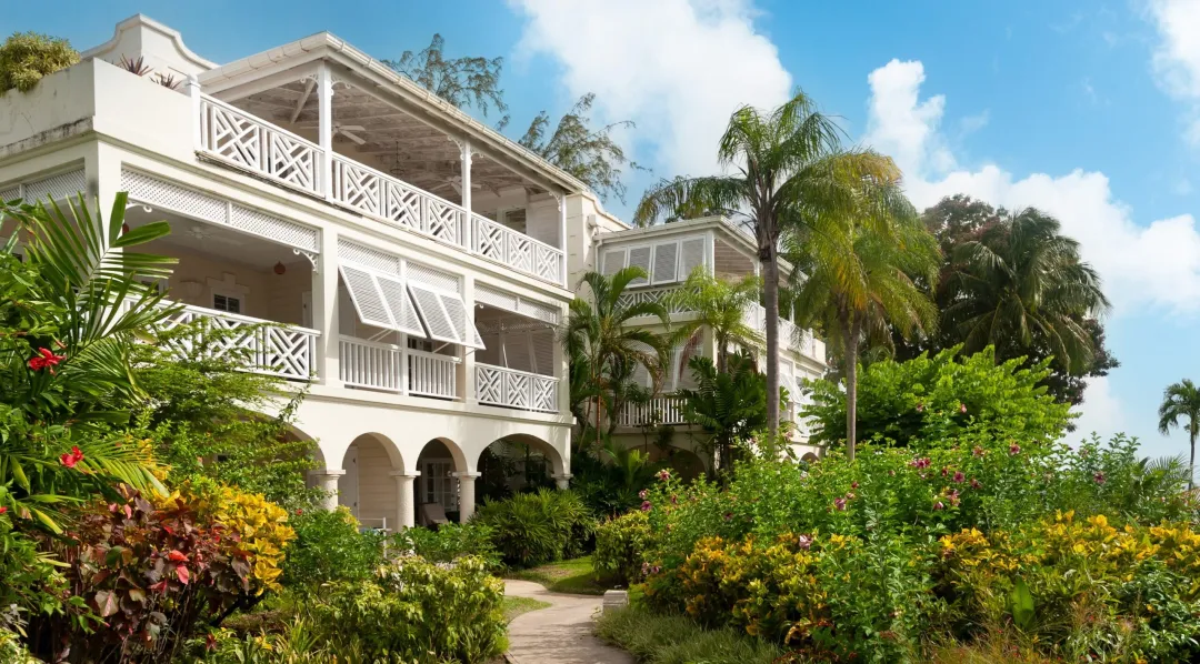 Coral-Reef-Club-Room-Cascades