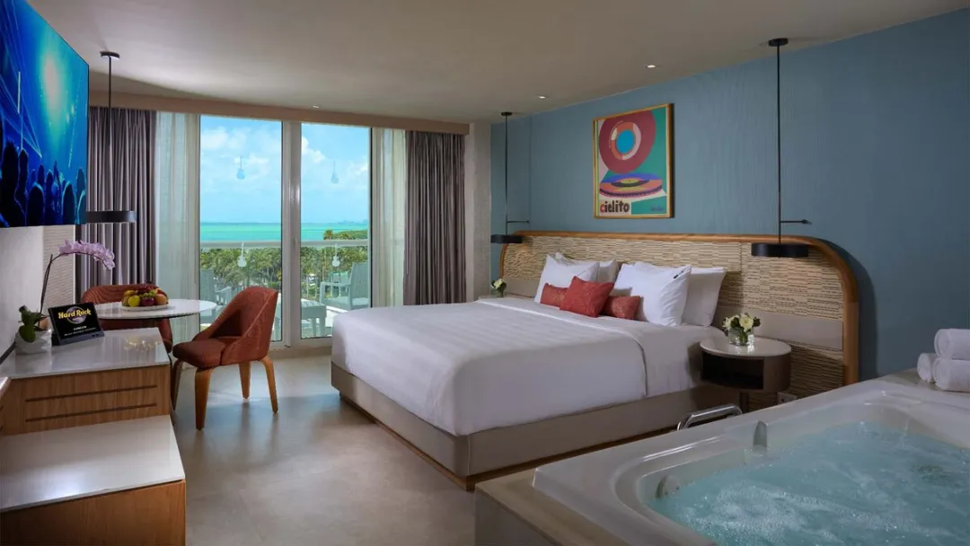 Deluxe Lagoon View Room - King Bed
