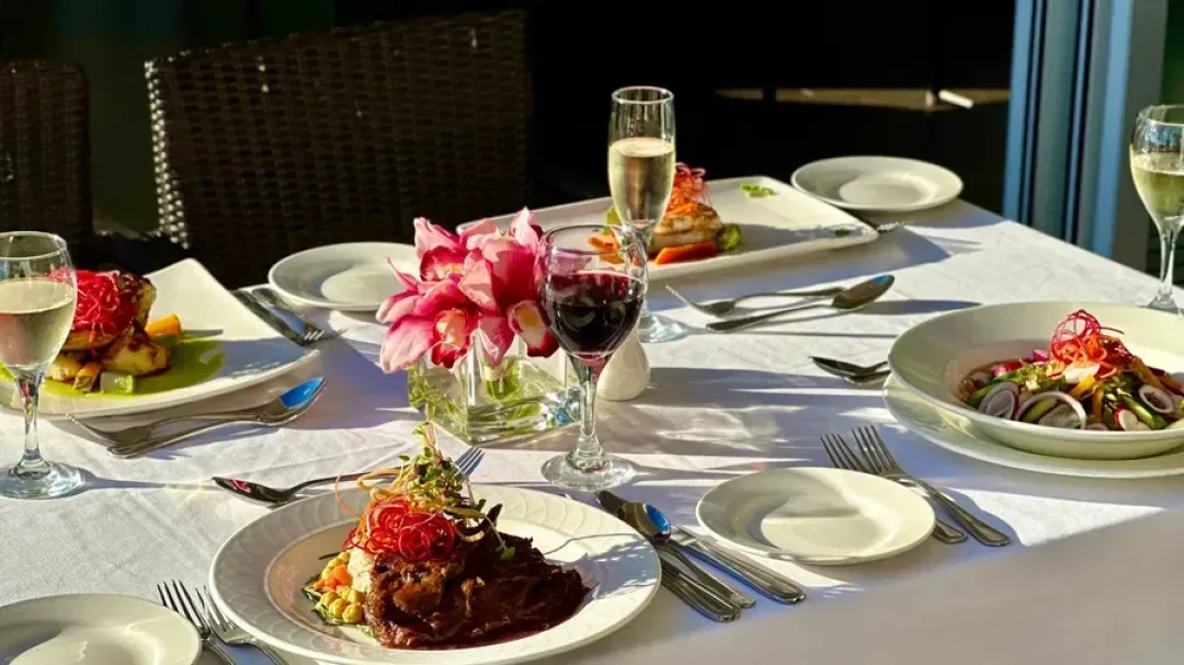 The-Soco-Hotel-Waterfront-Restaurant