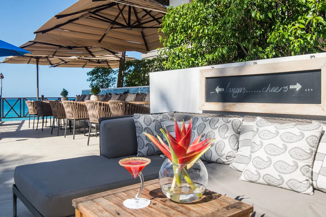 The-Sandpiper-Bar-Deco