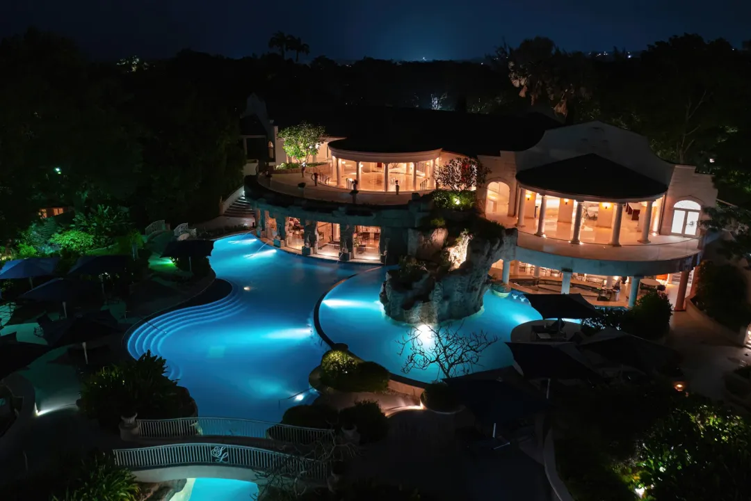Sandy-Lane-Resort-at-night