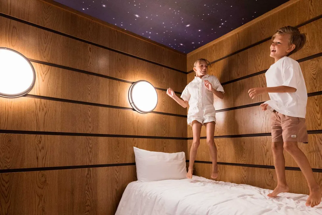 Friends and Family Sundeck Suite - Kids Room