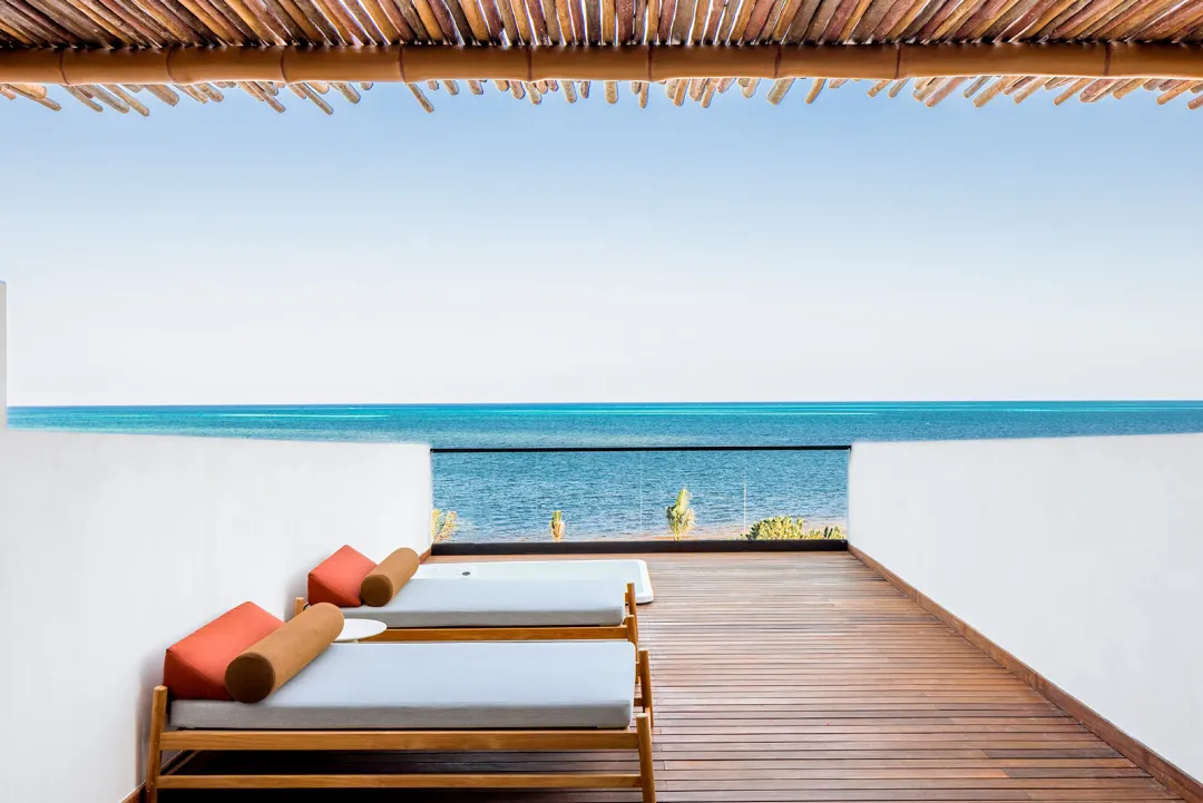 Friends and Family Sundeck Suite - Sundeck Lounge