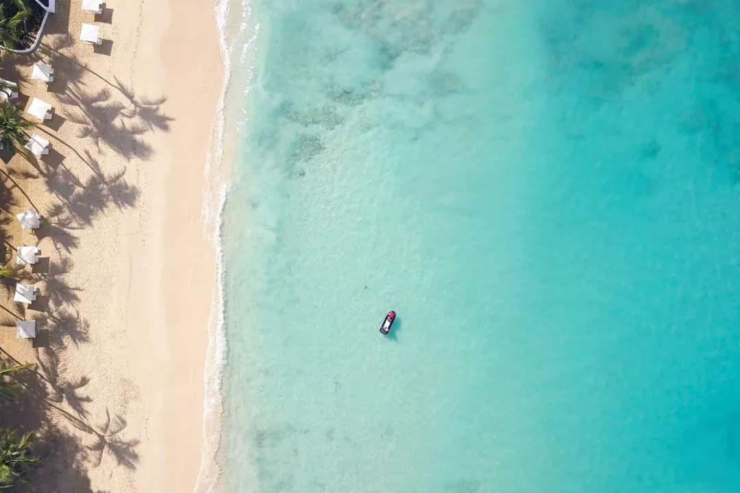 Fairmont-Royal-Pavilion-Beach-Aerial-View