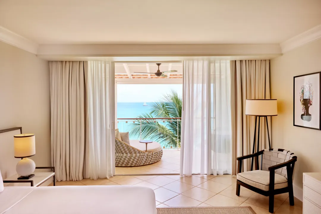 Fairmont-Royal-Pavilion-Signature-Oceanfront-Room-King-Bed