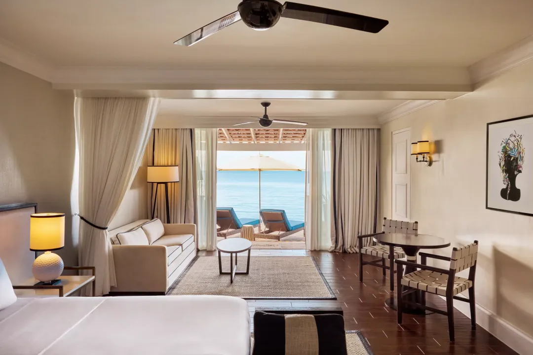 Fairmont-Royal-Pavilion-Beachfront-Suite