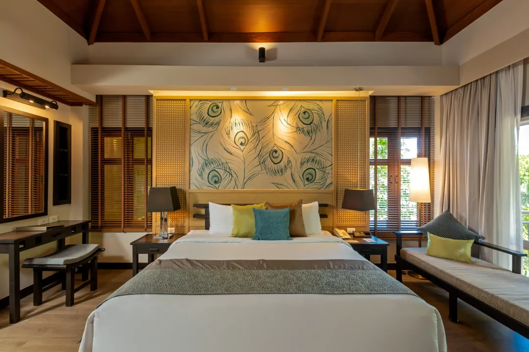 Khao-Lak-Merlin-Premier-Natural-King-Bed-Front-View