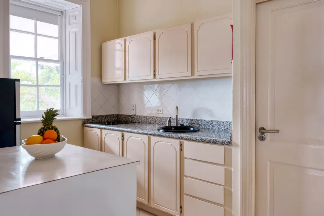 Southern-Palms-Beach-Resort-Junior-Suite-Kitchen
