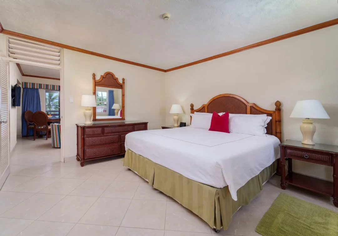 Southern-Palms-Beach-Resort-Luxury-Suite-King-Bed
