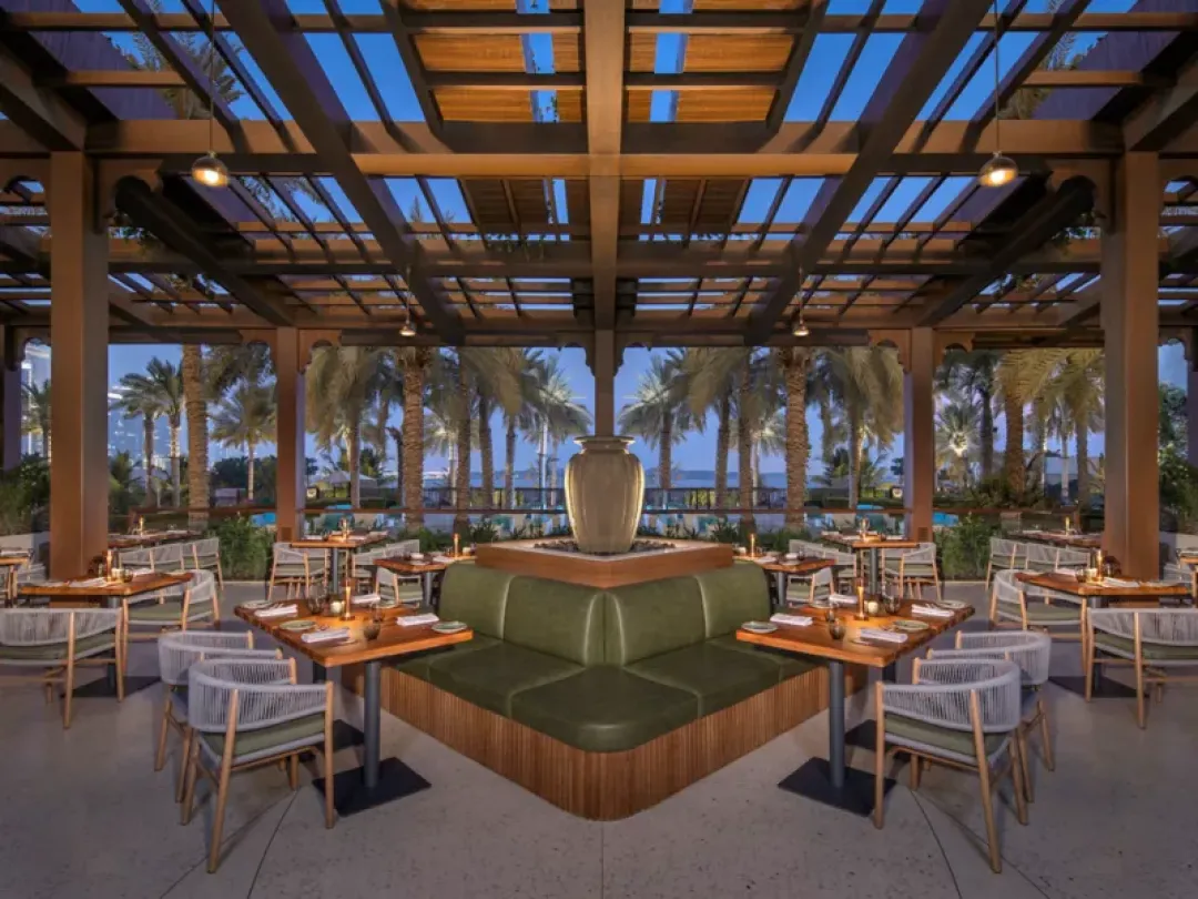 Fairmont-The-Palm-Ope-air-restaurant