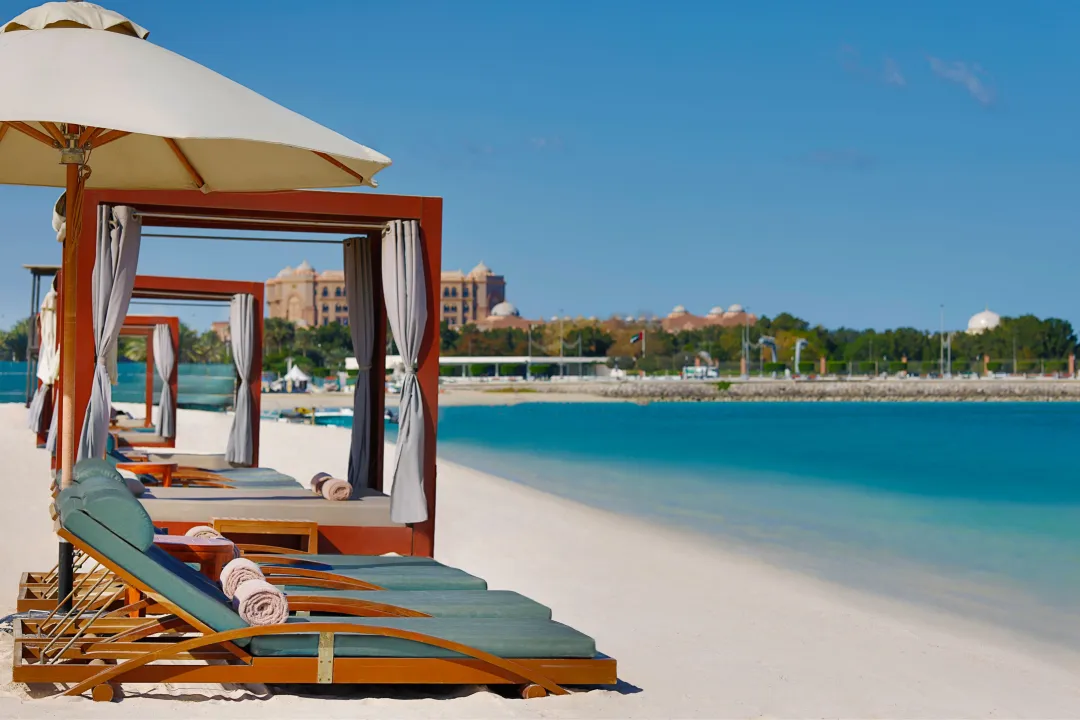St.-Regis-Abu-Dhabi-Beach-Beds