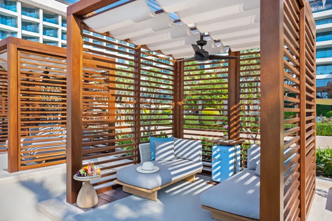 Mandarin-Oriental-Jumeira-Beach-Cabana