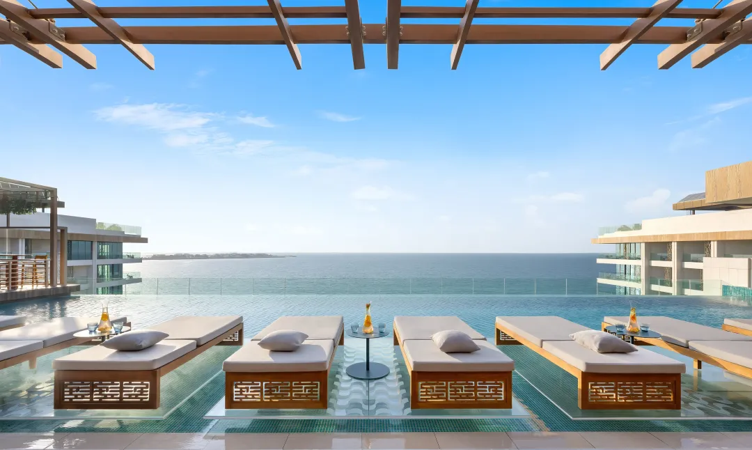 Mandarin-Oriental-Jumeira-Pool-Beds