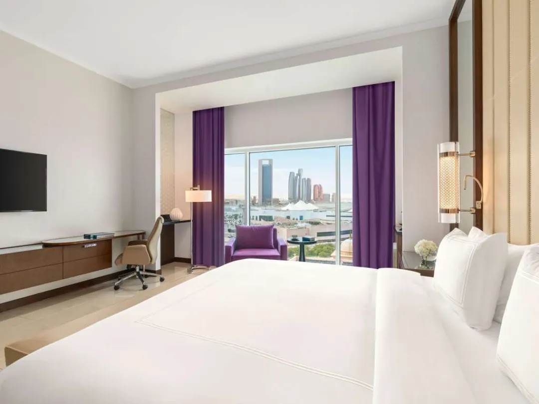 Rixos-Marina-Abu-Dhabi-Superior-Room-King-Bed