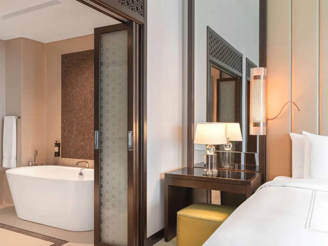 Rixos-Marina-Abu-Dhabi-Premium-Sea-View-Room-Bathroom