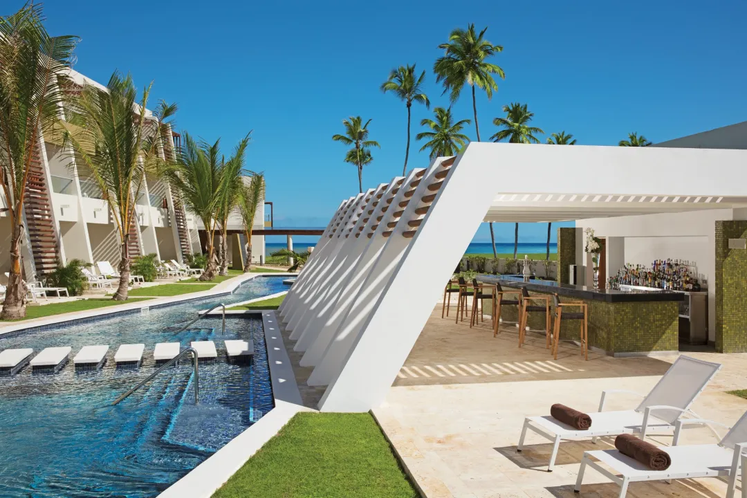 Odysseys Travel - Dreams Onyx - Pool Bar