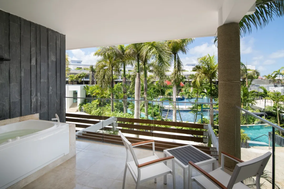 Odysseys Travel - Dreams Onyx - Premium Junior Suite Pool View - Balcony Lounge