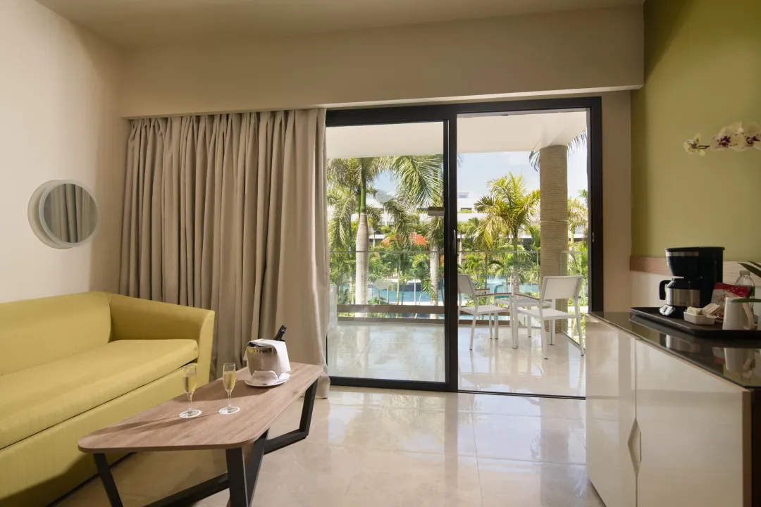 Odysseys Travel - Dreams Onyx - Premium Junior Suite Pool View - Terrace Lounge