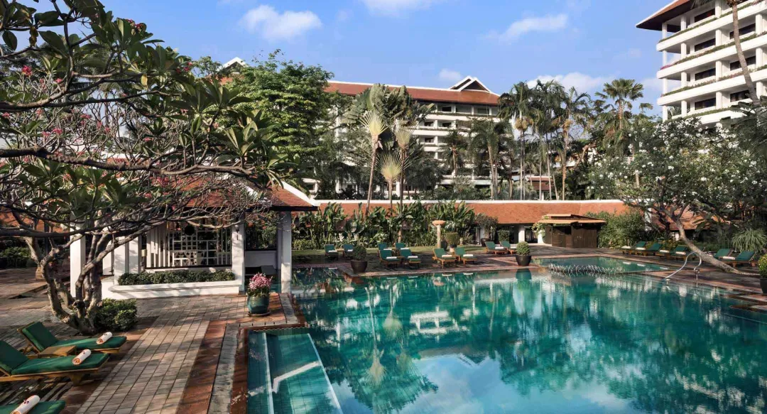 Anantara-Riverside-Bangkok-Outdoor-Pool