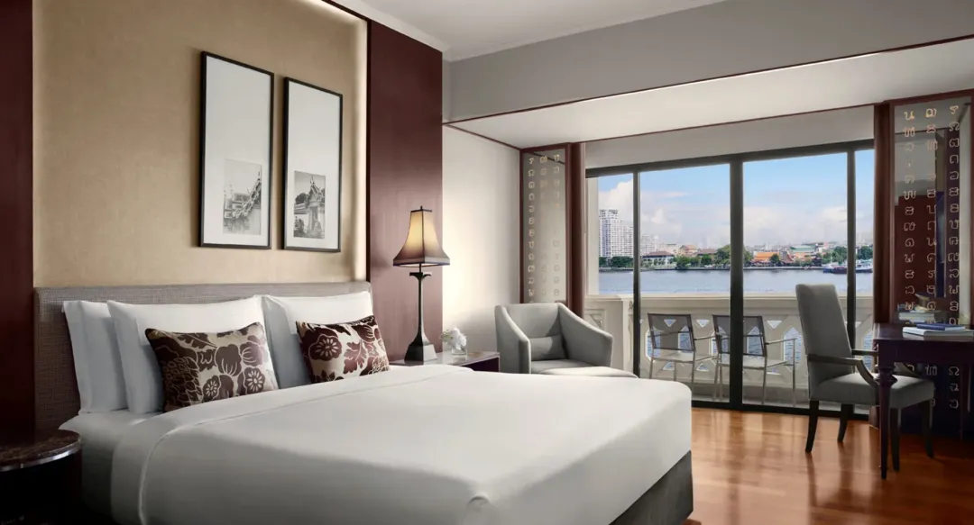 Anantara-Riverside-Bangkok-Deluxe-Riverfront-Room