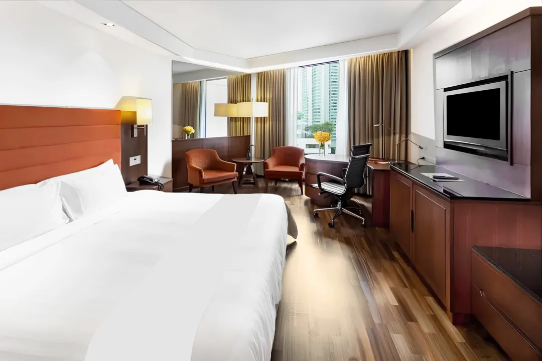 Rembrand-Hotel-Bangkok-Junior-Terrace-Suite-Bedroom