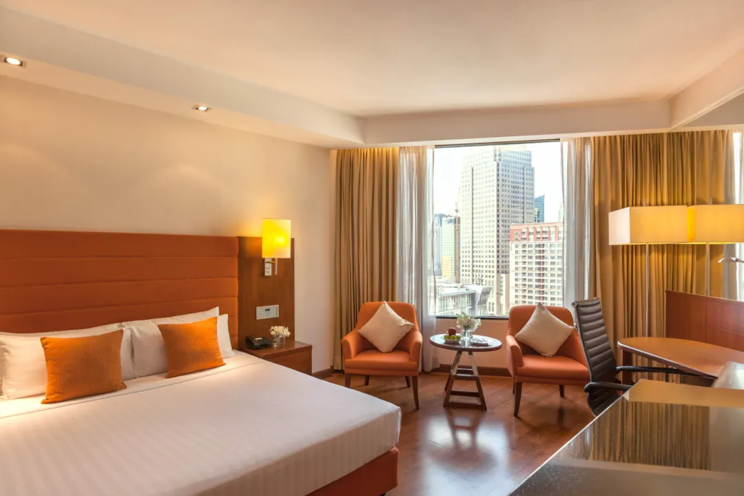 Rembbrand-Hotel-Bangkok-Superior-Room-King-Bed