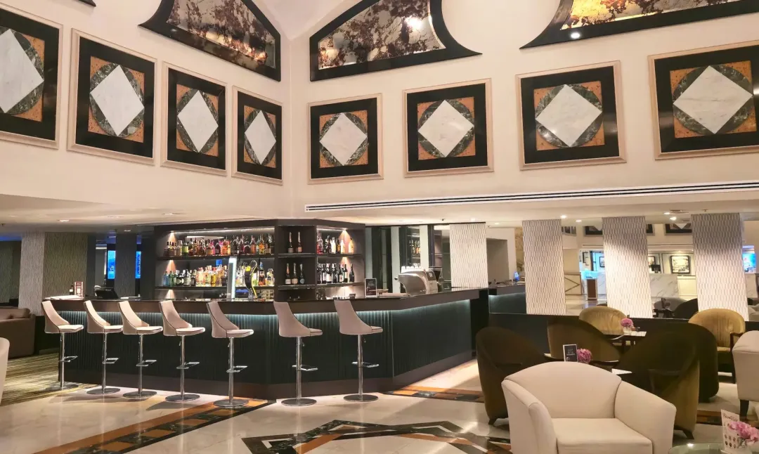 Rembrandt-Hotel-Bangkok-Lobby-Bar