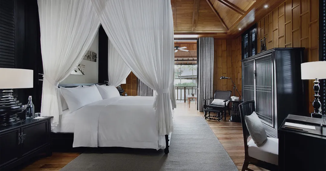 The-Sanchaya-Leelawadee-Master-Bedroom