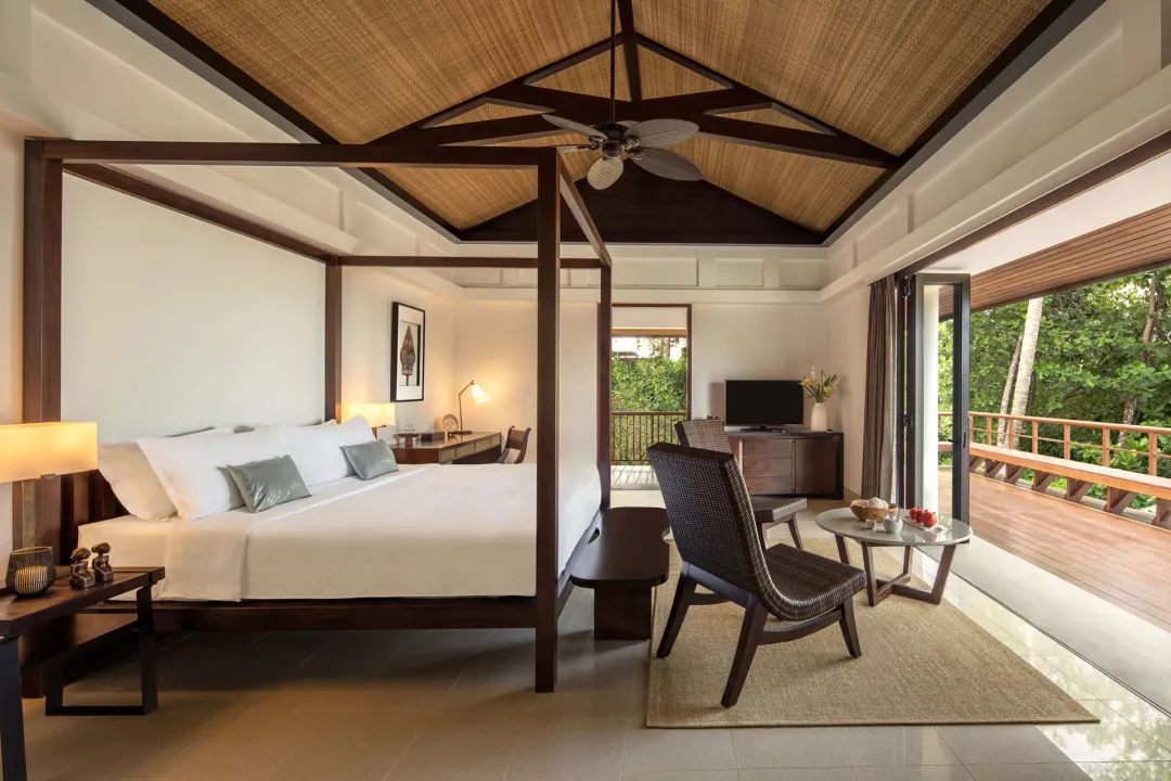 The-Residence-Bintan-Four-Poster-Bed