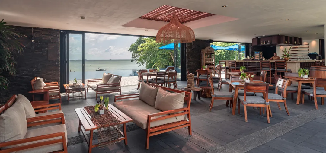 The-Residence-Bintan-Pool-Bar