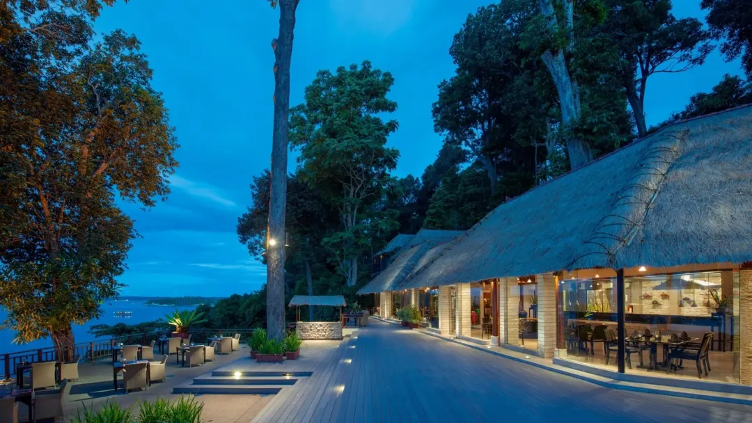 Banyan-Tree-Bintan-Treetop-Restaurant