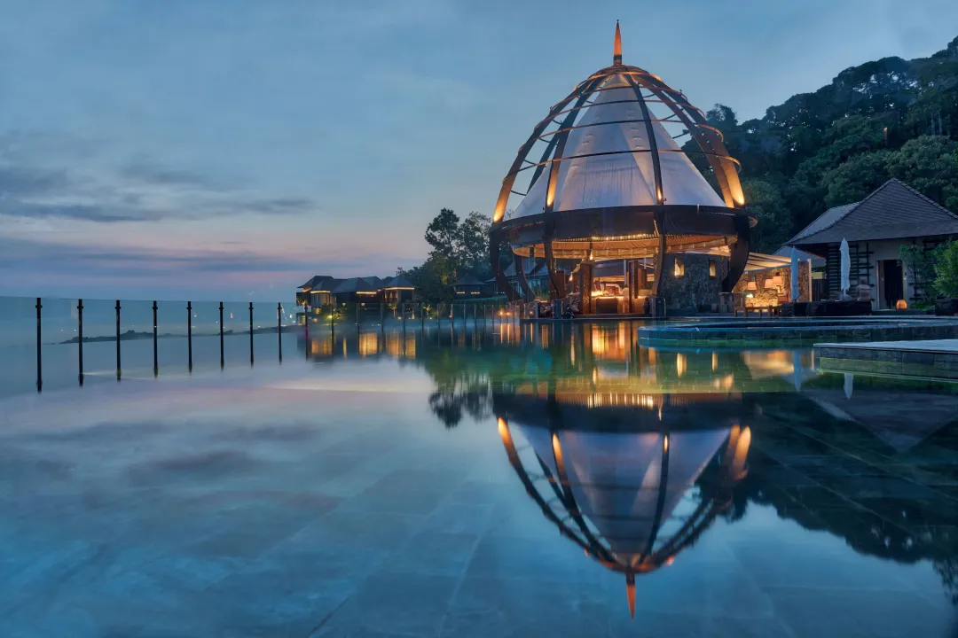 The-Ritz-Carlton-Langkawi-Beach-Pool