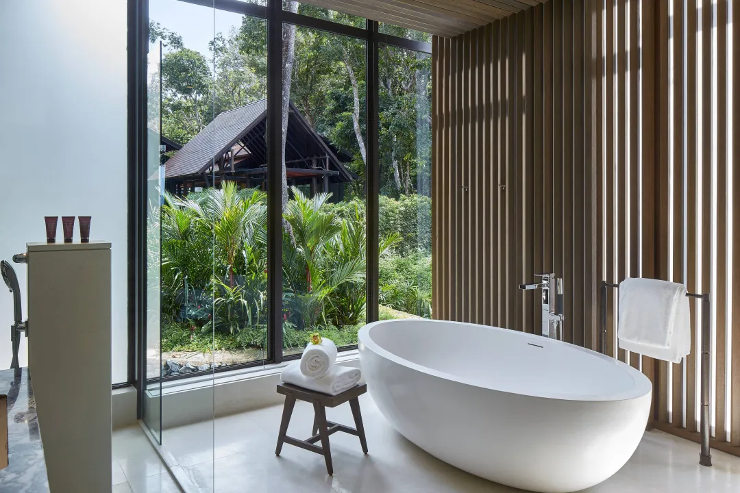 The-Ritz-Carlton-Langkawi-Junior-Suite-Bathroom