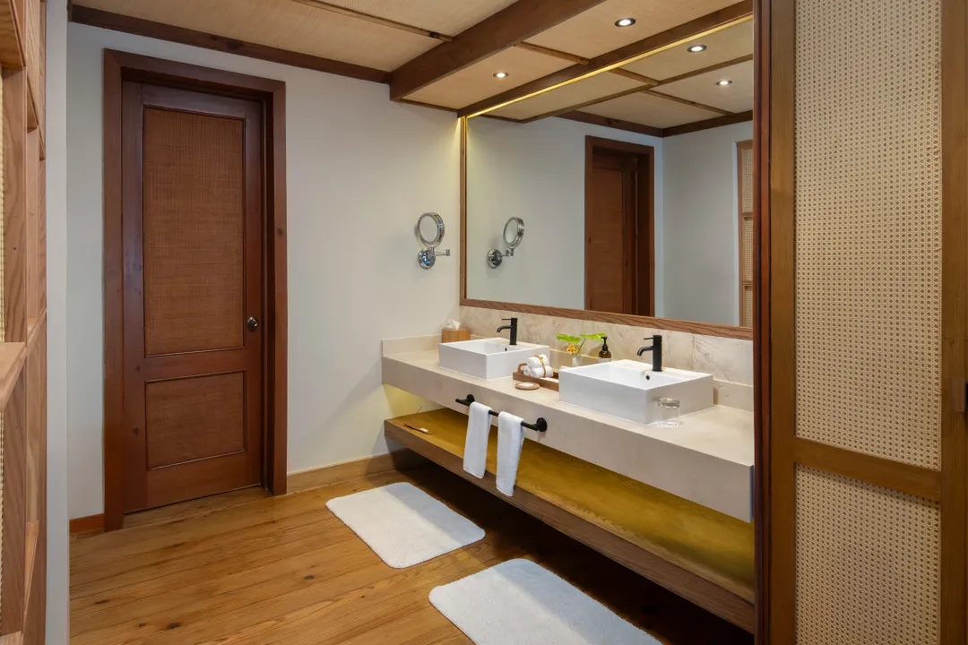 Romantic Junior Suite Pool View - Bathroom