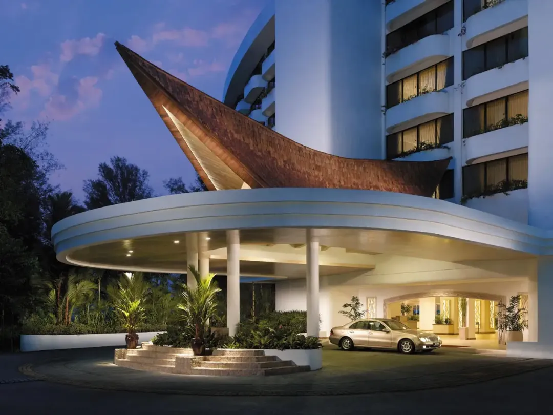 Shangri-La-Golden-Sands-Penang-Hotel-Entrance