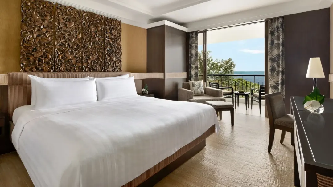Shangri La Golden Sands - Executive Room - King Bed