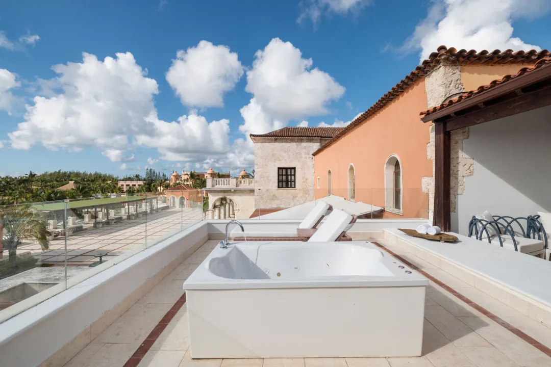 Premium Junior Suite Ocean View - Balcony Lounge