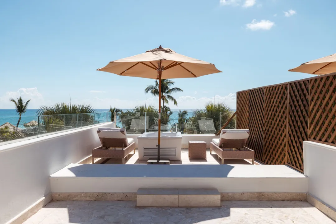 Premium Junior Suite Ocean View - Balcony Lounge with Sea View