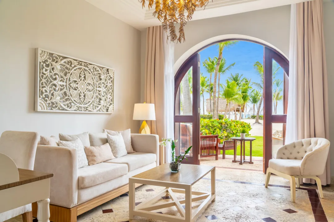 Beachfront Junior Suite - Living Room with Garden View