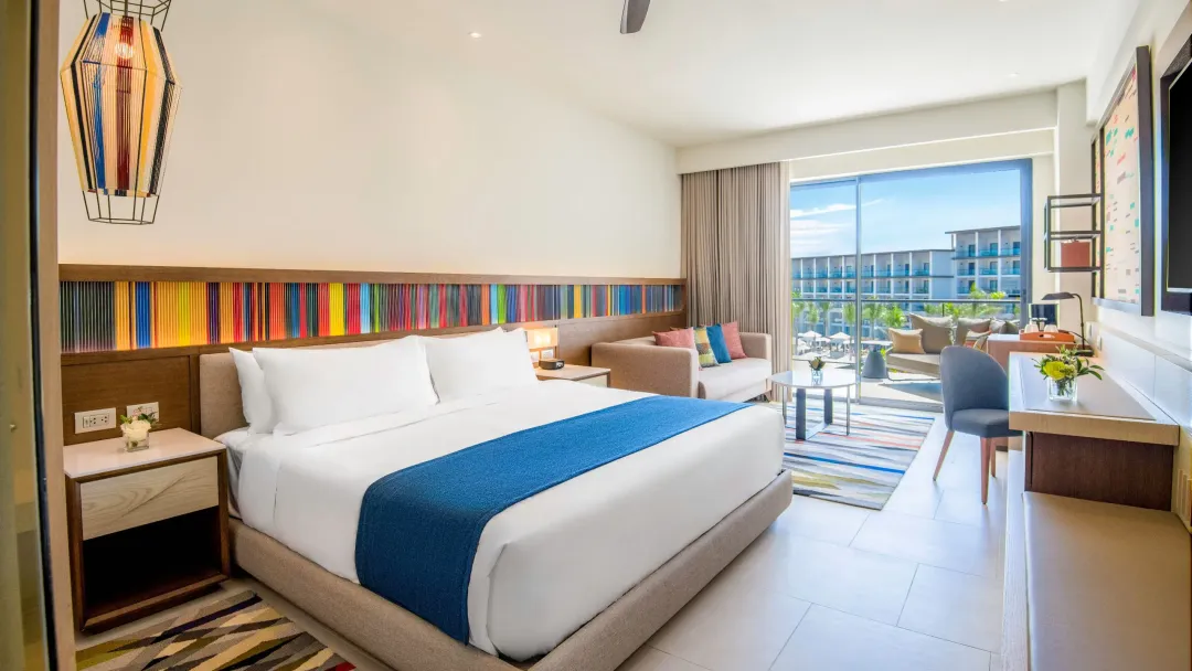 Resort View Junior Suite King - King Bed View