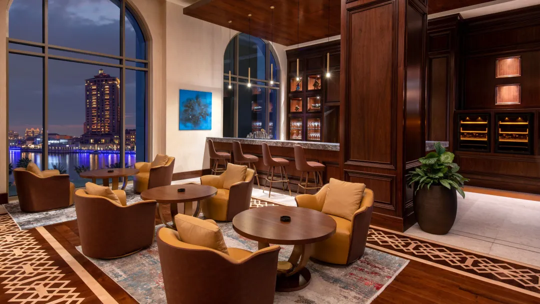 The-St.-Regis-Pearl-Sailor_s-Lounge