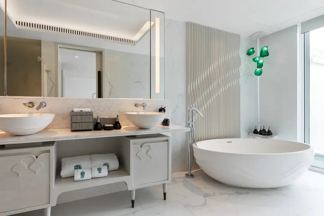 Banyan-Tree-Krabi-Partial-Ocean-Pool-Suite-Bathroom