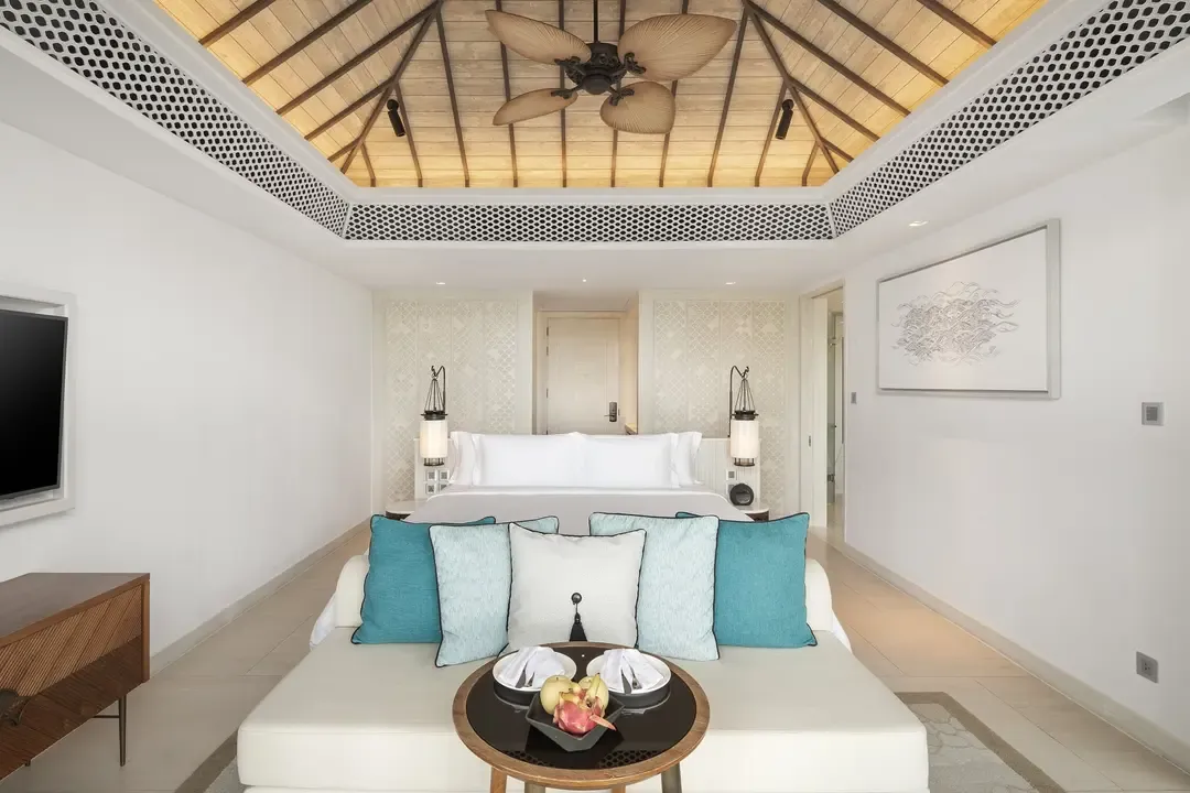 Banyan-Tree-Krabi-Partial-Ocean-Pool-Suite-King-Bed-Details