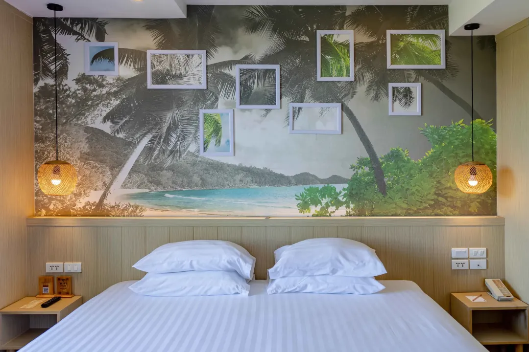 Sea-Seeker-Krabi-Deluxe-Mountain-View-Bed-Detail