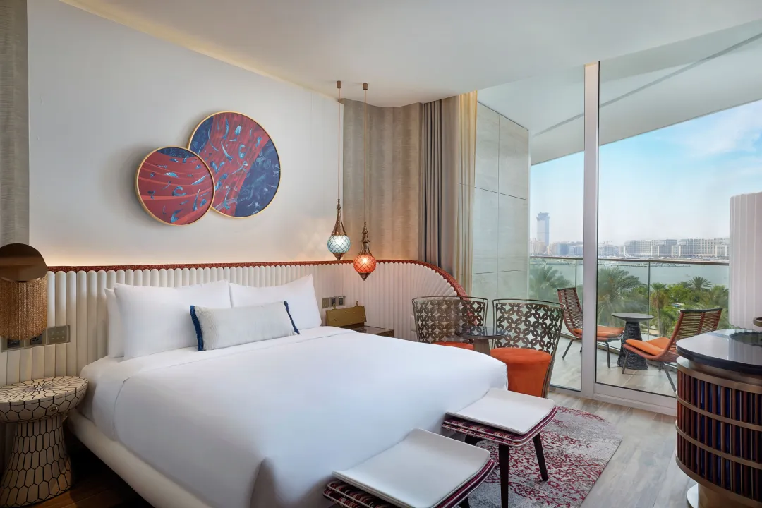 W-Dubai-Mina-Seyahi-Deluxe-Harbour-View-Room-King-Bed
