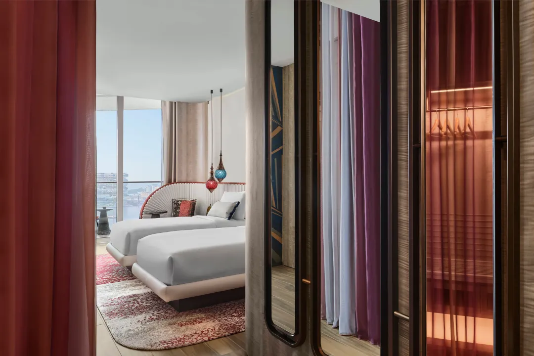 W-Dubai-Mina-Seyahi-Deluxe-Sea-View-Twin-Beds-Detail