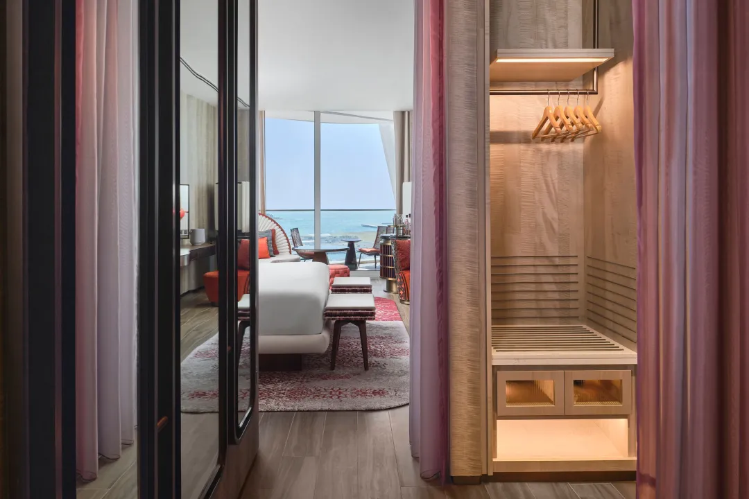 W-Dubai-Mina-Seyahi-Premier-Deluxe-Sea-View-Room-King-Bed-Detail