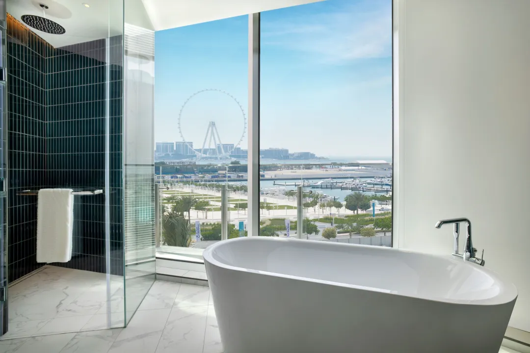 W-Dubai-Mina-Seyahi-Deluxe-Corner-Harbour-View-Room-Bathtub