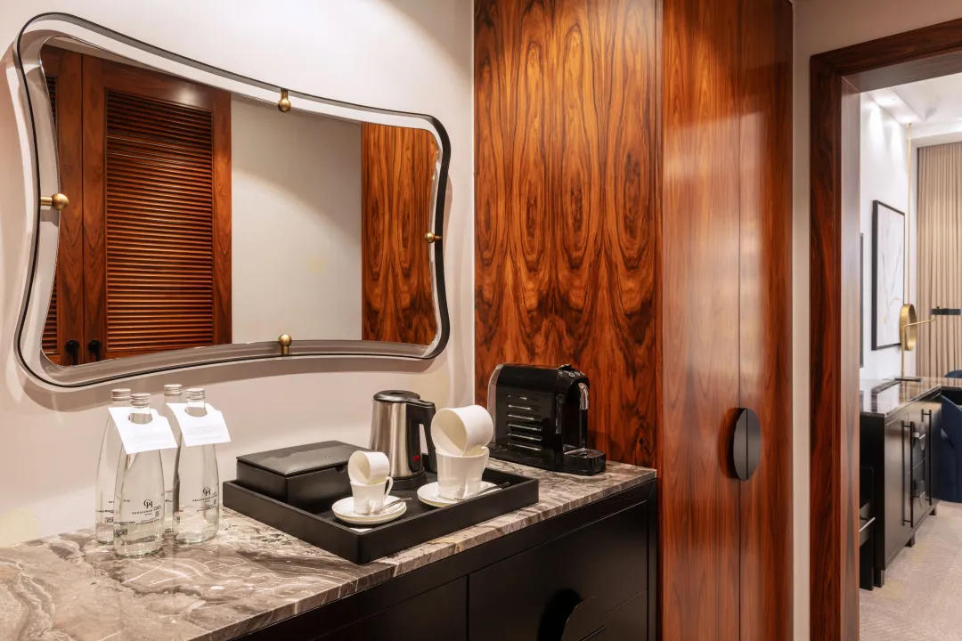 Grosvenor-House-Deluxe-Room-Amenities
